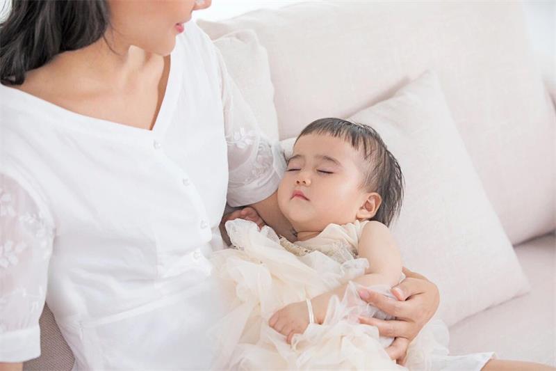 湖州育婴师,湖州育儿嫂,有什么区别?